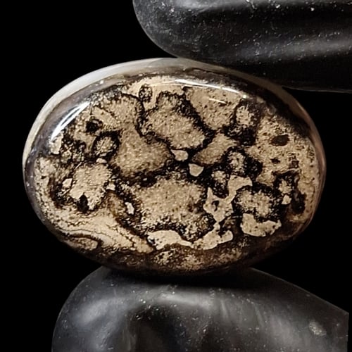 حجر عقيق بافوري طبيعي