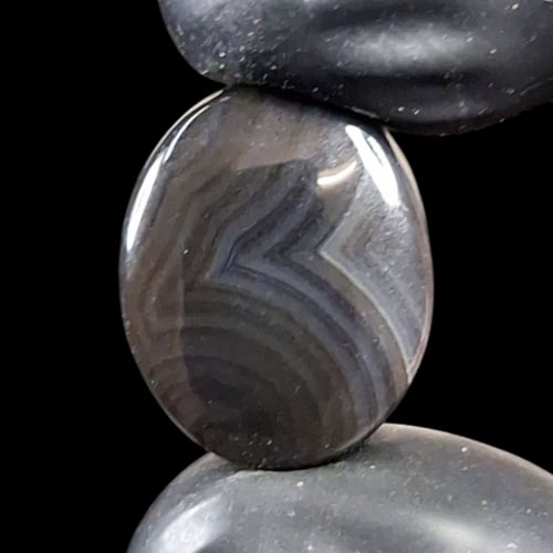 حجر عقيق تمري جزع طبيعي بتدرجات لونية رائعة