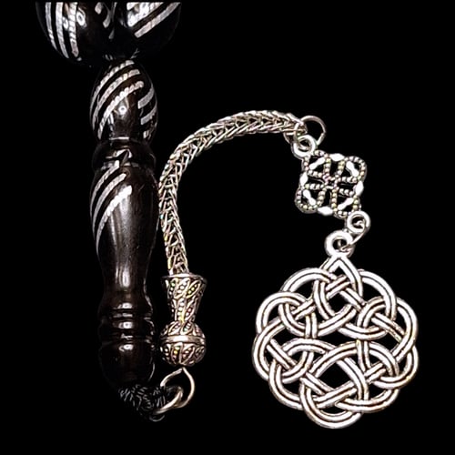 سبحة من خشب الكوك 33 خرزة مع كركوشه معدنية