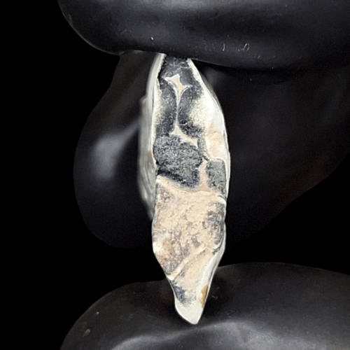 حجر عقيق داؤدي خام تحفة للاقتناء او الاهداء