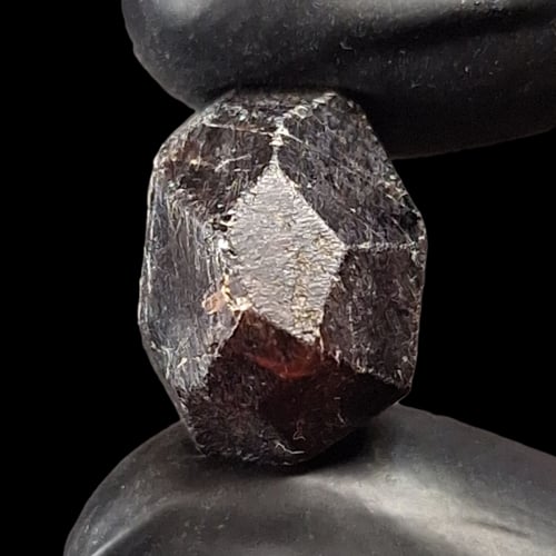 حجر جارنت خام طبيعي