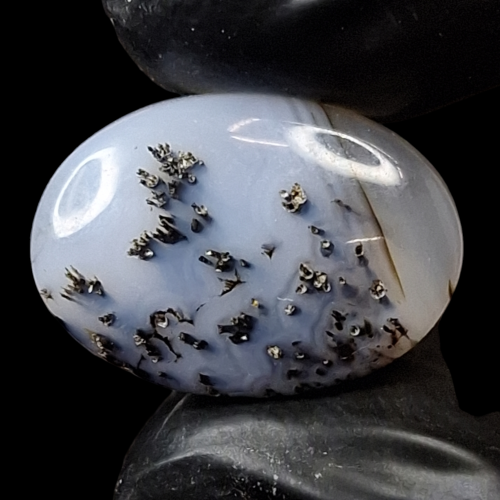 حجر عقيق شجري طبيعي