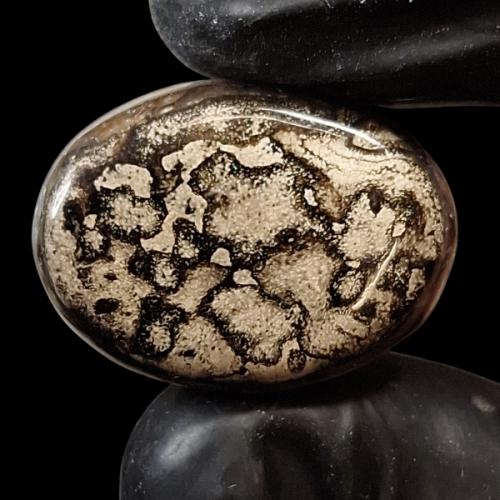 حجر عقيق بافوري طبيعي