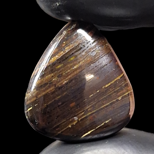 حجر ايرون تايغر طبيعي بتوهج عروق باللون الذهبي