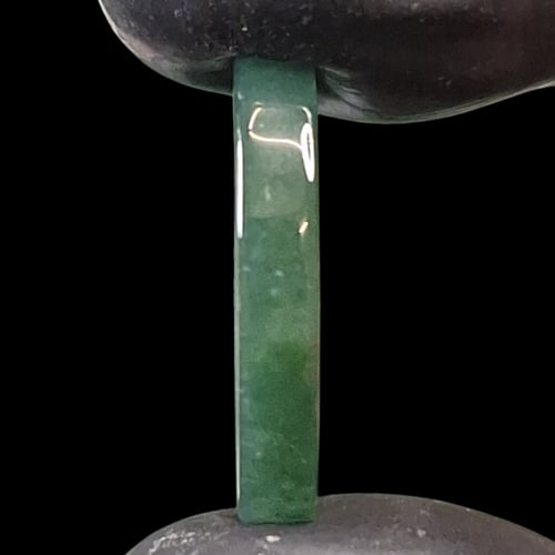 حجر عقيق طحلبي طبيعي مفحوص و موثق بشهادة مختبر