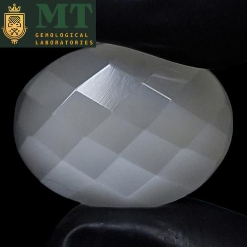 حجر القمر ذو التوهج الأبيض طبيعي مفحوص وموثق بشهاد...