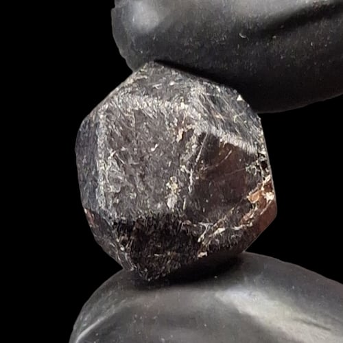 حجر جارنت خام طبيعي