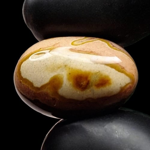 حجر عقيق طبيعي مفحوص موثق بشهادة مختبر