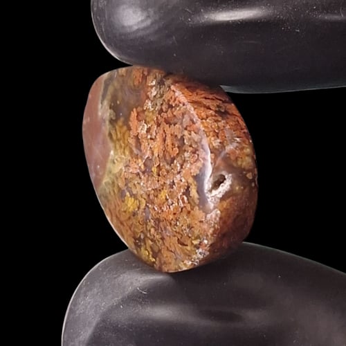 حجر عقيق طحلبي طبيعي مفحوص و موثق بشهادة مختبر