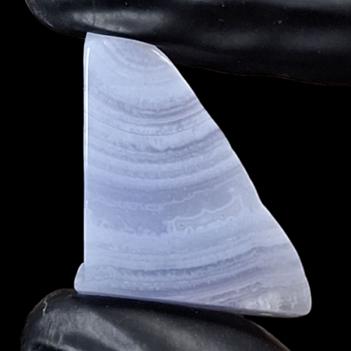 حجر عقيق ازرق سماوي خام تحفة للاقتناء او الاهداء