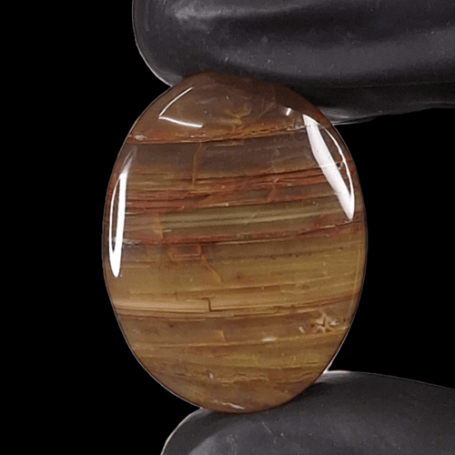 حجر عقيق Color Band بعروق حمراء طبيعي مفحوص و موثق...