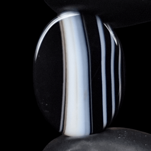 حجر عقيق طبيعي مفحوص و موثق بشهادة مختبر