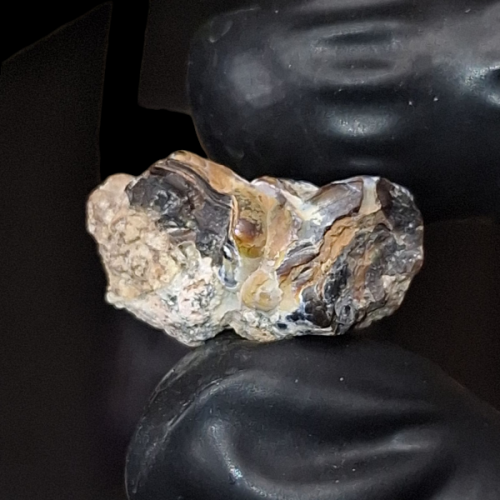 حجر عقيق ناري خام طبيعي تحفة للإقتناء أو الإهداء