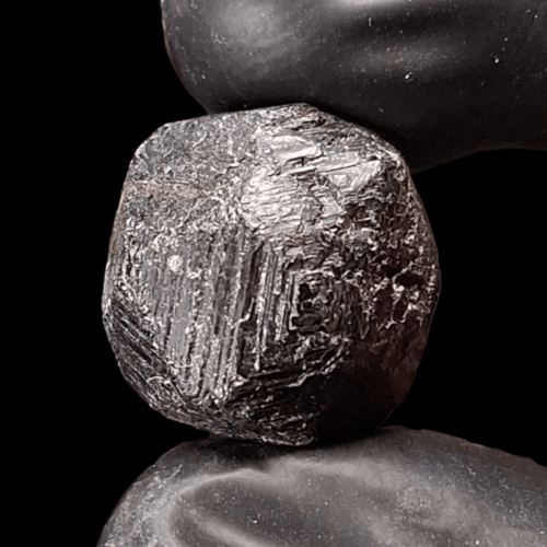 حجر جارنت خام طبيعي