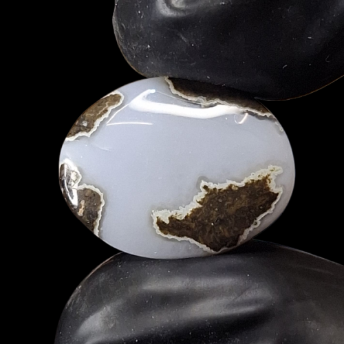 حجر عقيق خرائطي طبيعي ابيض