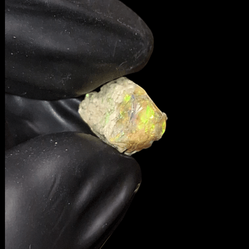 حجر اوبال خام طبيعي تحفة للإقتناء أو الإهداء