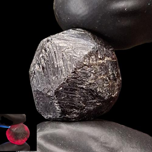 حجر جارنت خام طبيعي