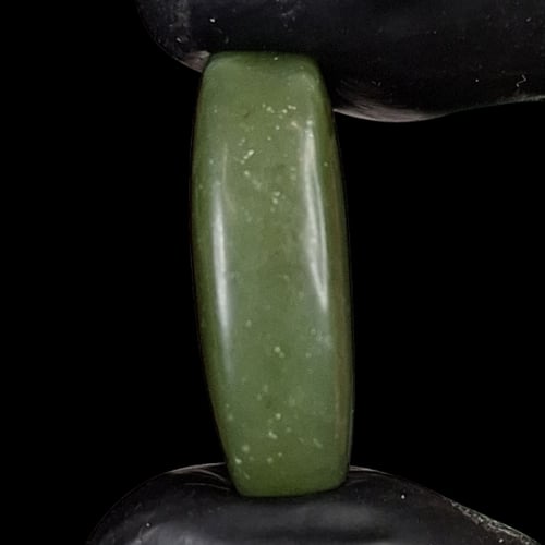 حجر سربنتين طبيعي مفحوص و موثق بشهادة مختبر