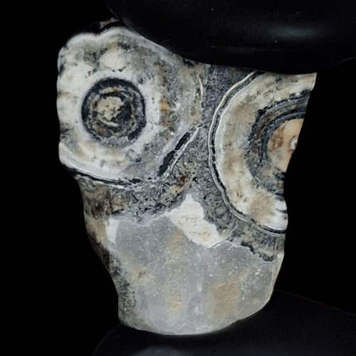 حجر عقيق داؤدي خام تحفة للاقتناء او الاهداء