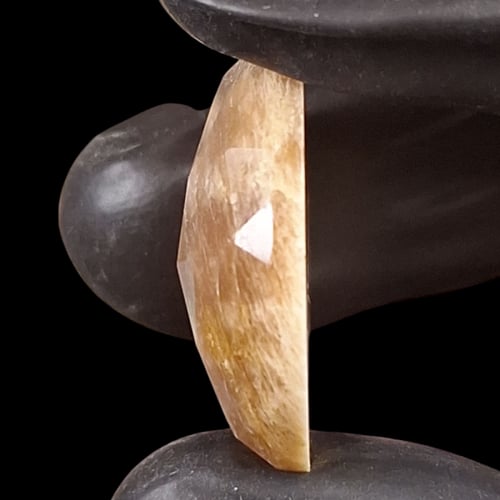 حجر الشمس الطبيعي قص أوجه مترش بشكل جمالي