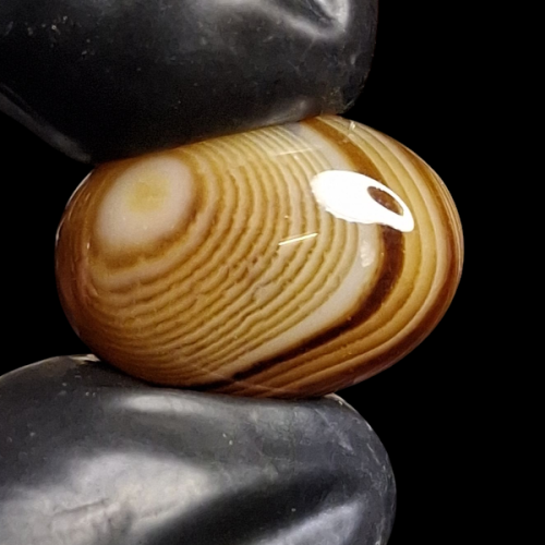 حجر عقيق بتداخل الالوان رائع