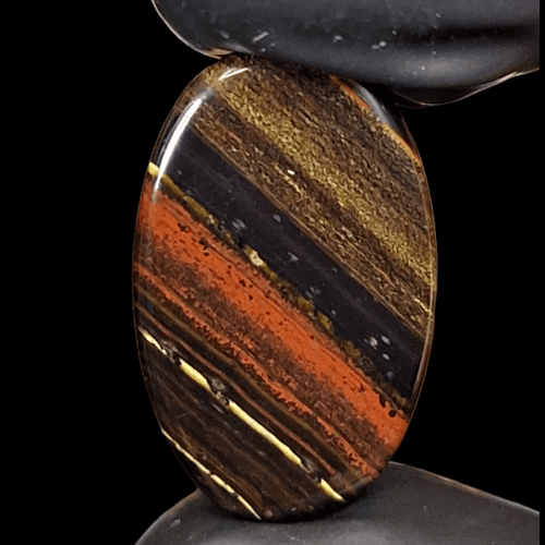 حجر ايرون تايغر مع عروق ذهبية متوهجة بشكل طبيعي