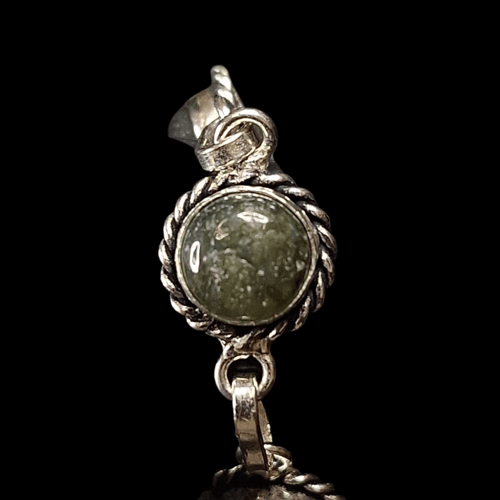 اكسسوار اسوارة يد باحجار طاؤوس طبيعي