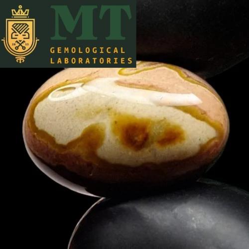 حجر عقيق طبيعي مفحوص موثق بشهادة مختبر