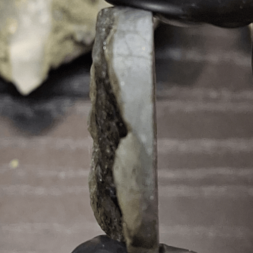 حجر طاؤوس طبيعي خام مصقول وجه واحد