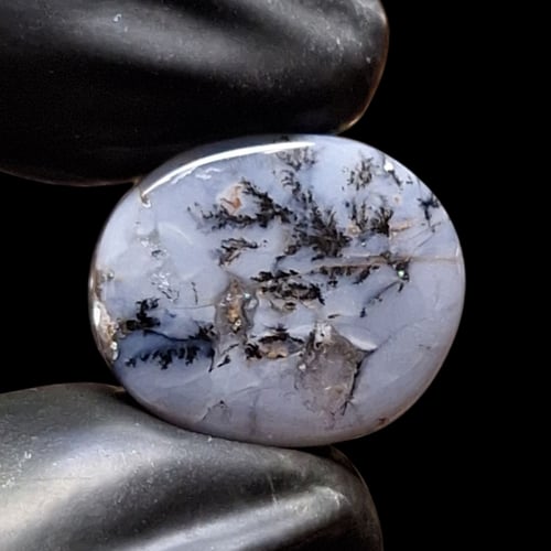 حجر عقيق شجري طبيعي