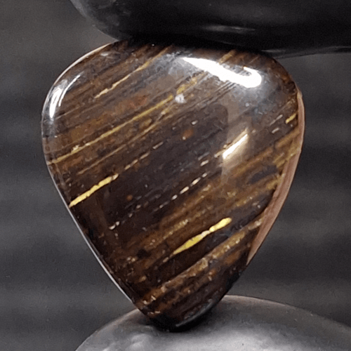 حجر ايرون تايغر طبيعي بتوهج عروق باللون الذهبي