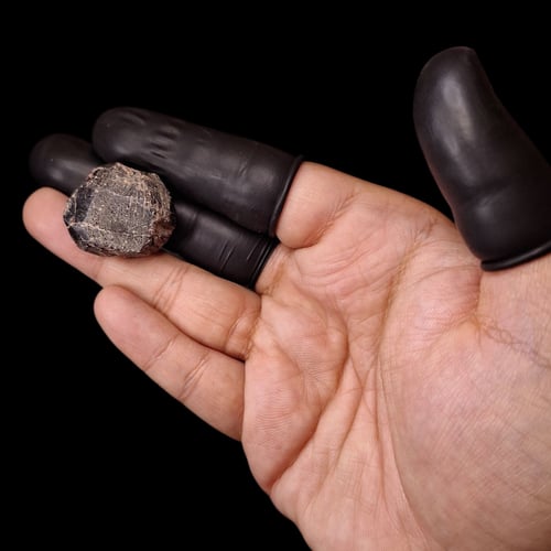 حجر جارنت خام طبيعي