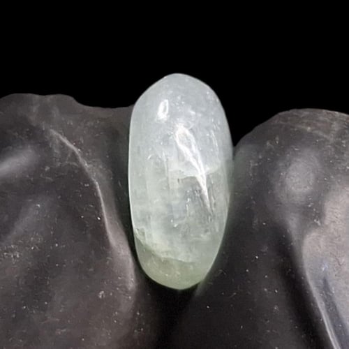 حجر كيانيت طبيعي