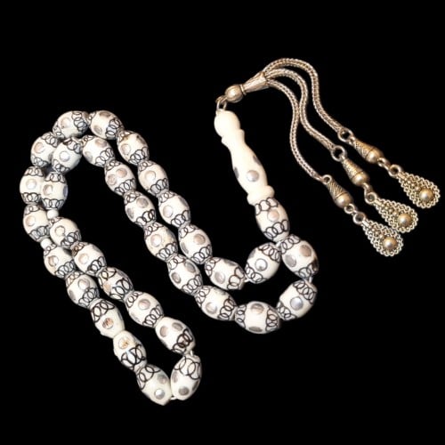 سبحة عظم تطعيم باللون الفضي كركوشه معدنية