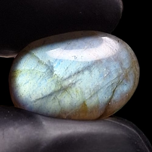 حجر الطاؤوس الطبيعي موثق ومفحوص بشهادة مختبر