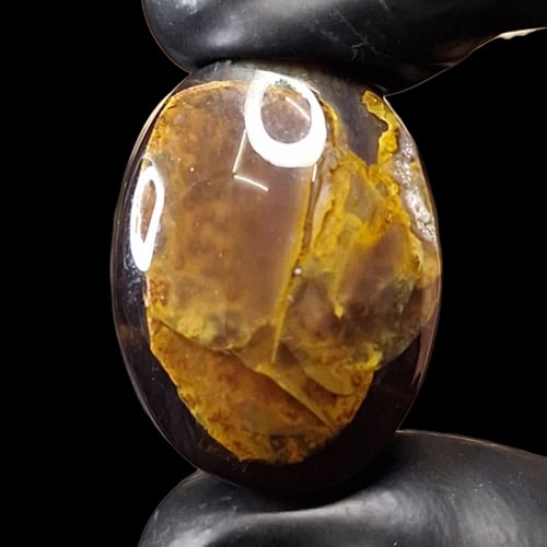 حجر عقيق مزعفر طبيعي