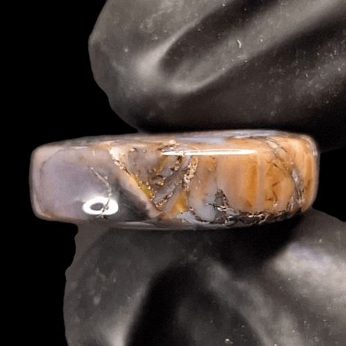 حجر العقيق متعدد الألوان