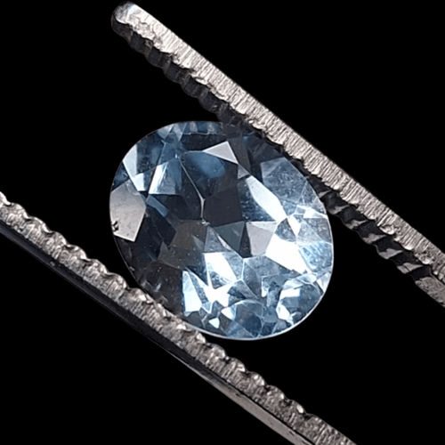 حجر توباز طبيعي مفحوص و موثق بشهادة مختبر