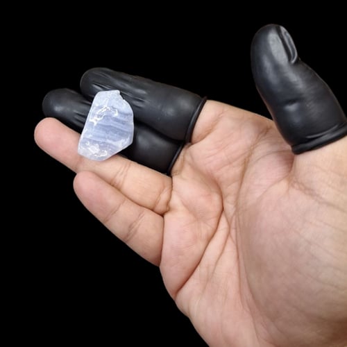 حجر عقيق ازرق سماوي خام تحفة للاقتناء او الاهداء