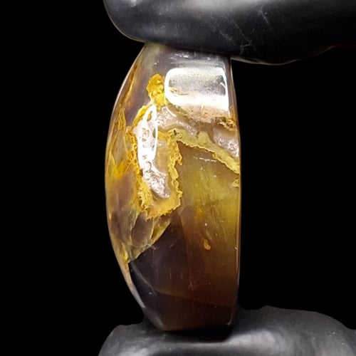 حجر عقيق مزعفر طبيعي