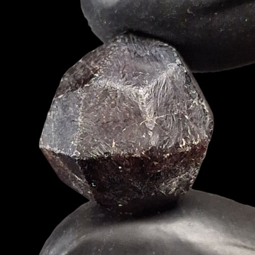 حجر جارنت خام طبيعي