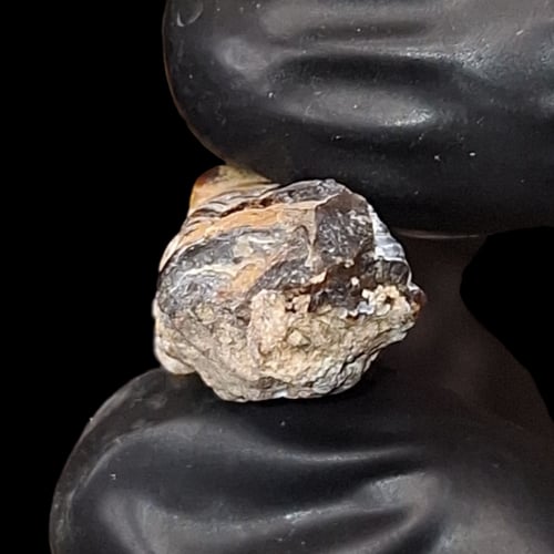 حجر عقيق ناري خام طبيعي تحفة للإقتناء أو الإهداء