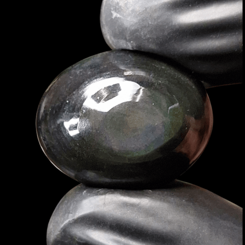 حجر أوبسيدان مصور هيئة عين طبيعي