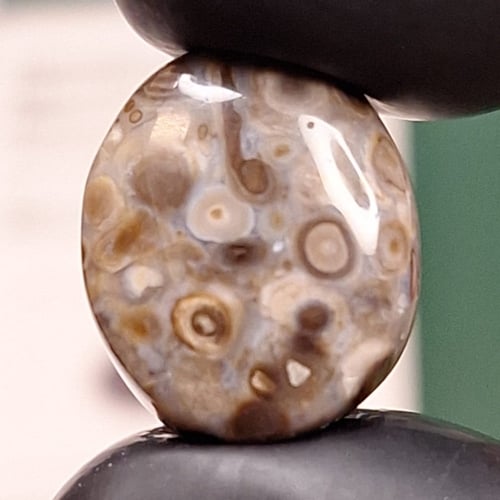 حجر عقيق طبيعي مفحوص بشهادة مختبر