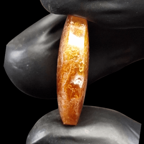 حجر عقيق طبيعي بتشكيل رائع