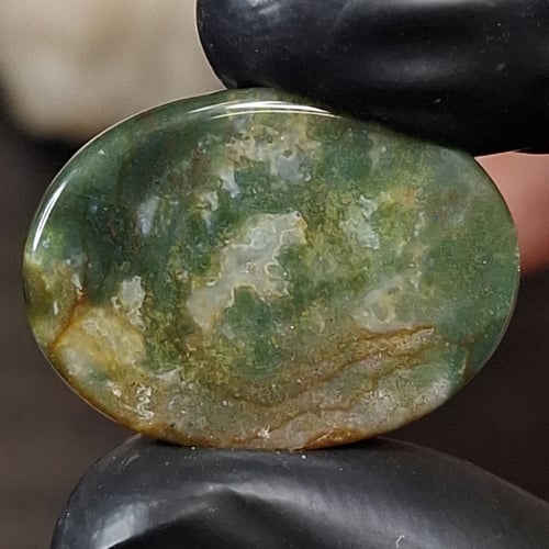 حجر عقيق طحلبي مشجر طبيعي