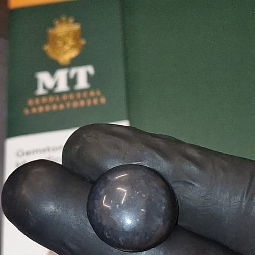 حجر الطاؤوس الطبيعي موثق ومفحوص بشهادة مختبر