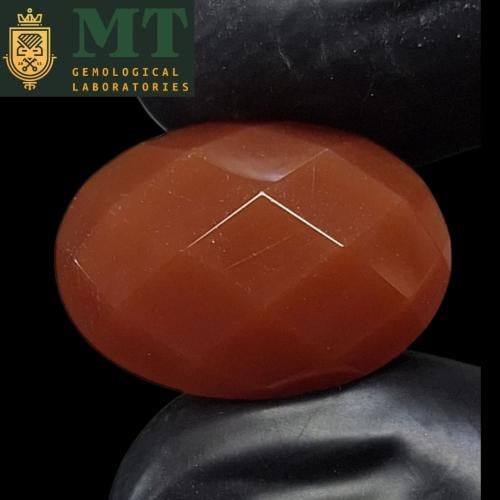 حجر عقيق طبيعي قص فاخر مفحوص و موثق بشهادة مختبر