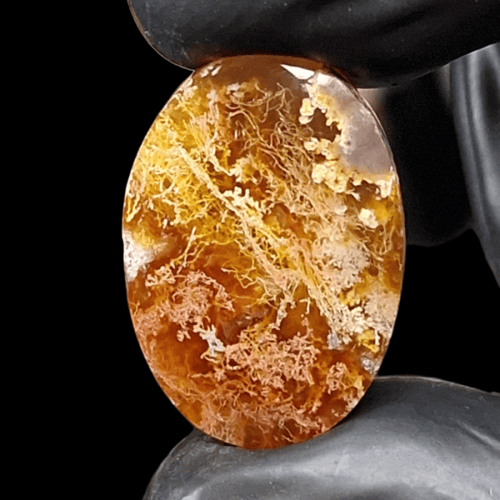 حجر عقيق طبيعي بتشكيل رائع