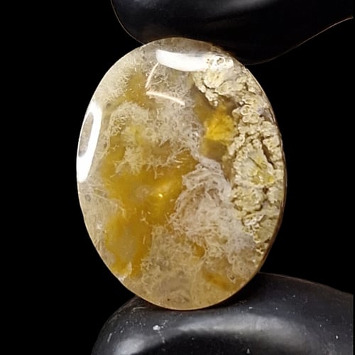 حجر عقيق بتشكيل رائع طبيعي